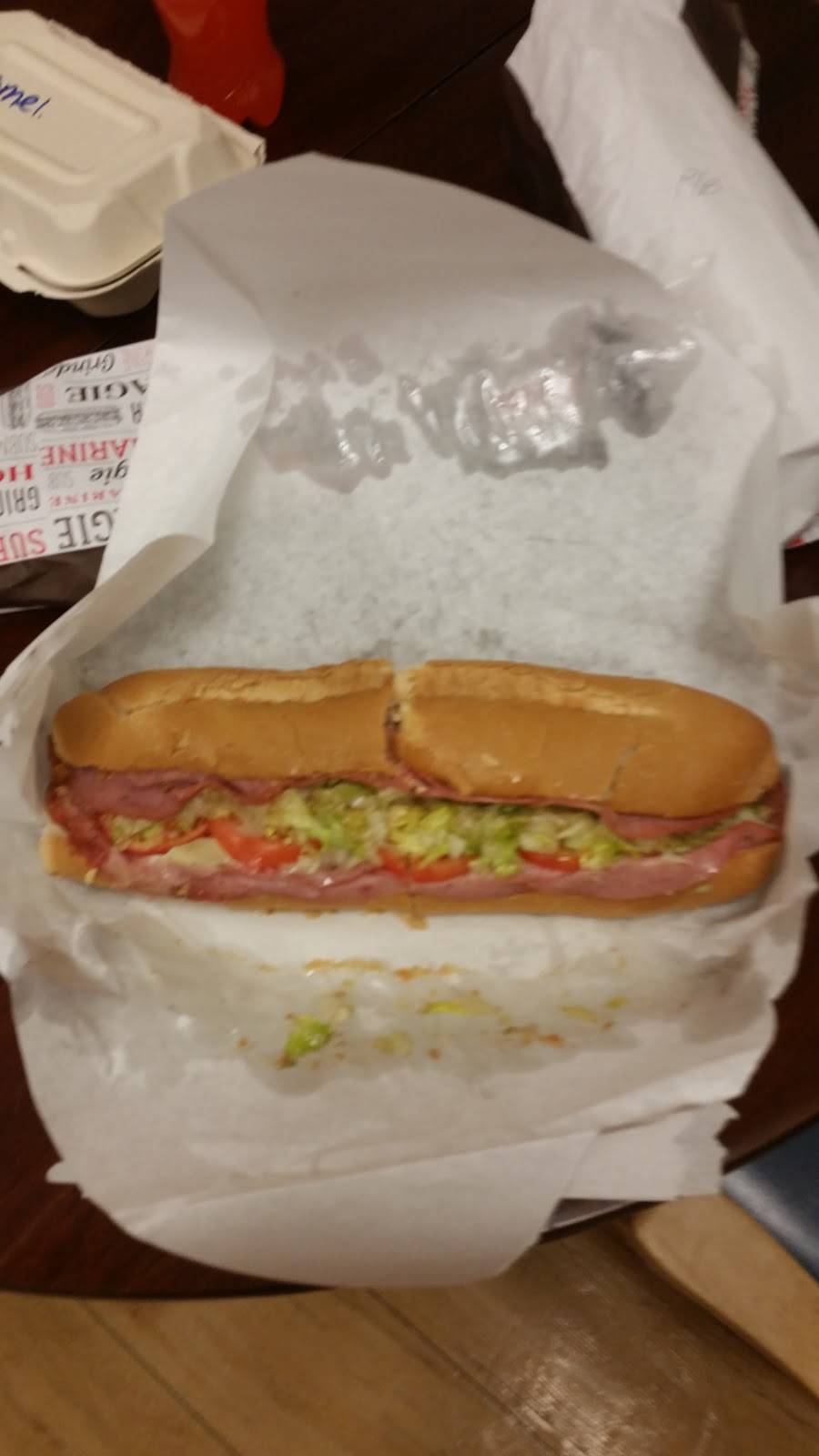 Hamilton Street Market | meal takeaway | 639 Broad St, New London, CT 06320, USA | 8604423383 OR +1 860-442-3383