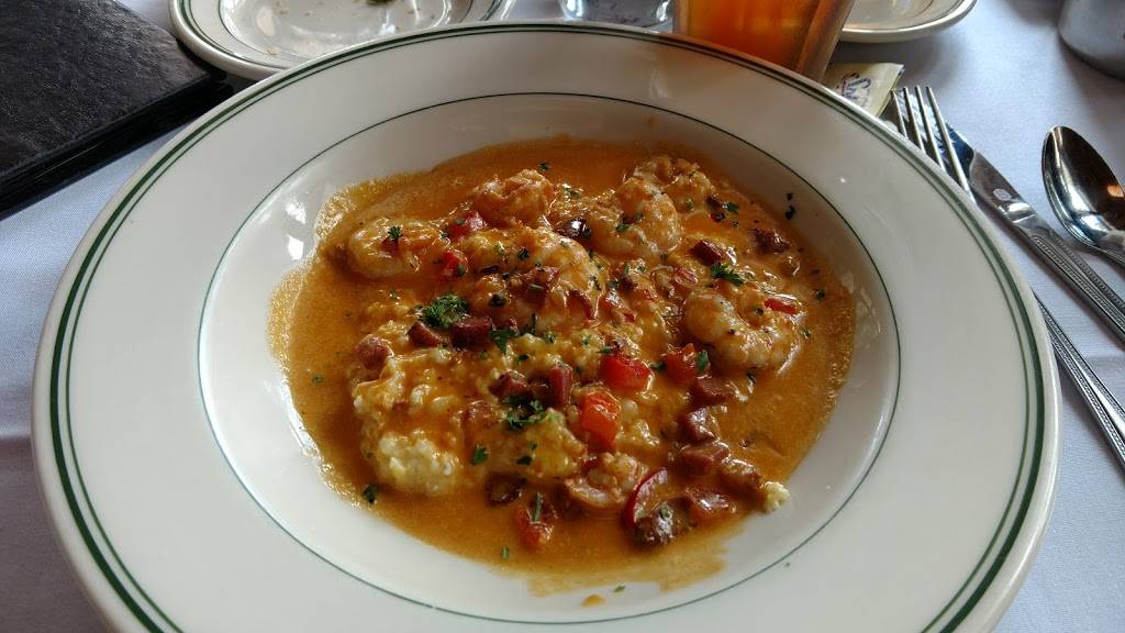 Superior Seafood & Oyster Bar | restaurant | 4338 St Charles Ave, New Orleans, LA 70115, USA | 5042933474 OR +1 504-293-3474