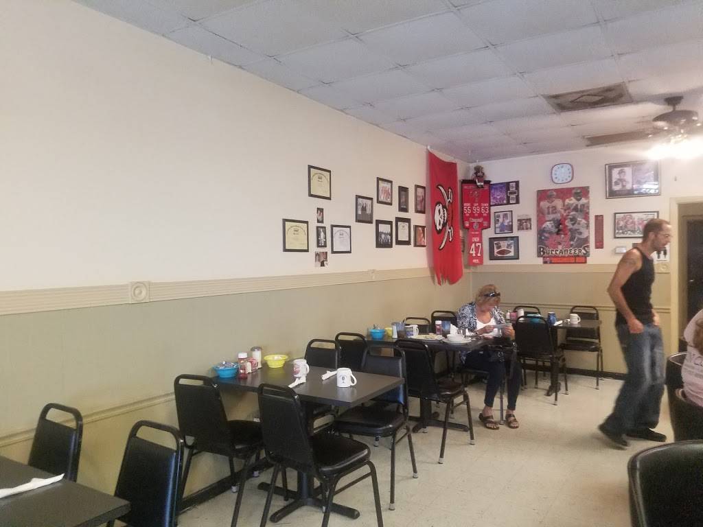 Suzie Qs Diner | restaurant | 9124 Seminole Blvd, Seminole, FL 33772, USA | 7273932906 OR +1 727-393-2906