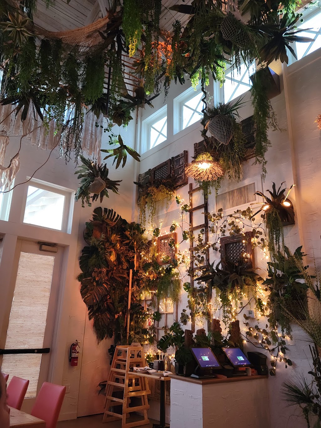 Hugos Lost Colony | restaurant | 2420 Justin Rd, Highland Village, TX 75077, USA | 4692930015 OR +1 469-293-0015