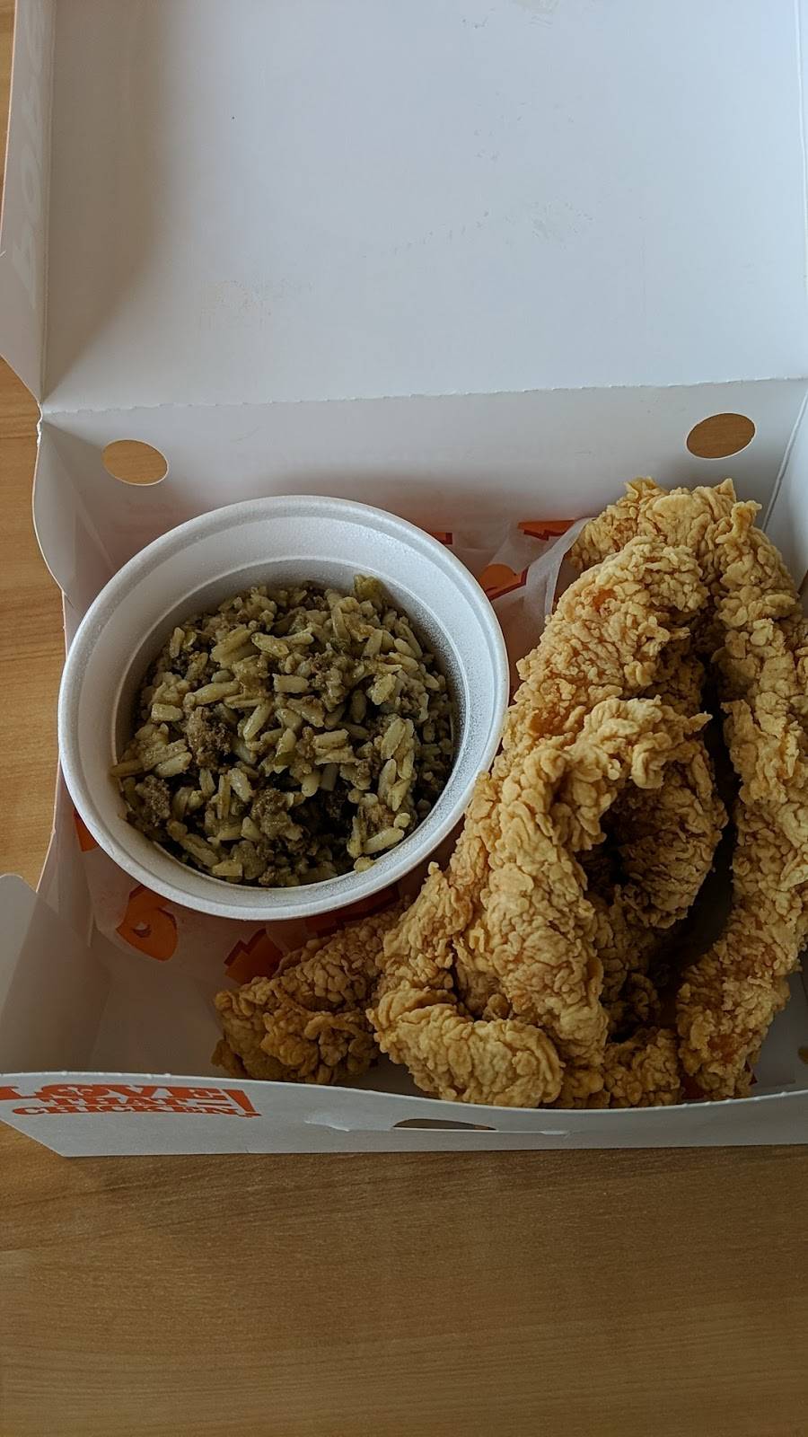 Popeyes Louisiana Kitchen | restaurant | 108 S Kings Ave, Brandon, FL 33511, USA | 8136815728 OR +1 813-681-5728