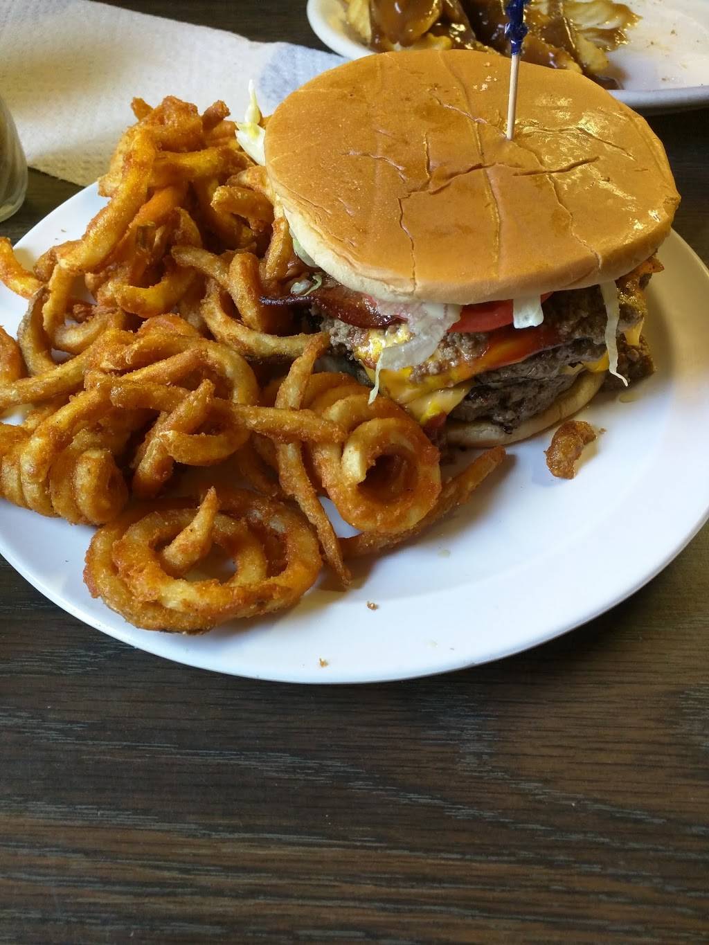 Specks Private Social Club | restaurant | 610 Breazeale St, Belton, SC 29627, USA | 8643388281 OR +1 864-338-8281