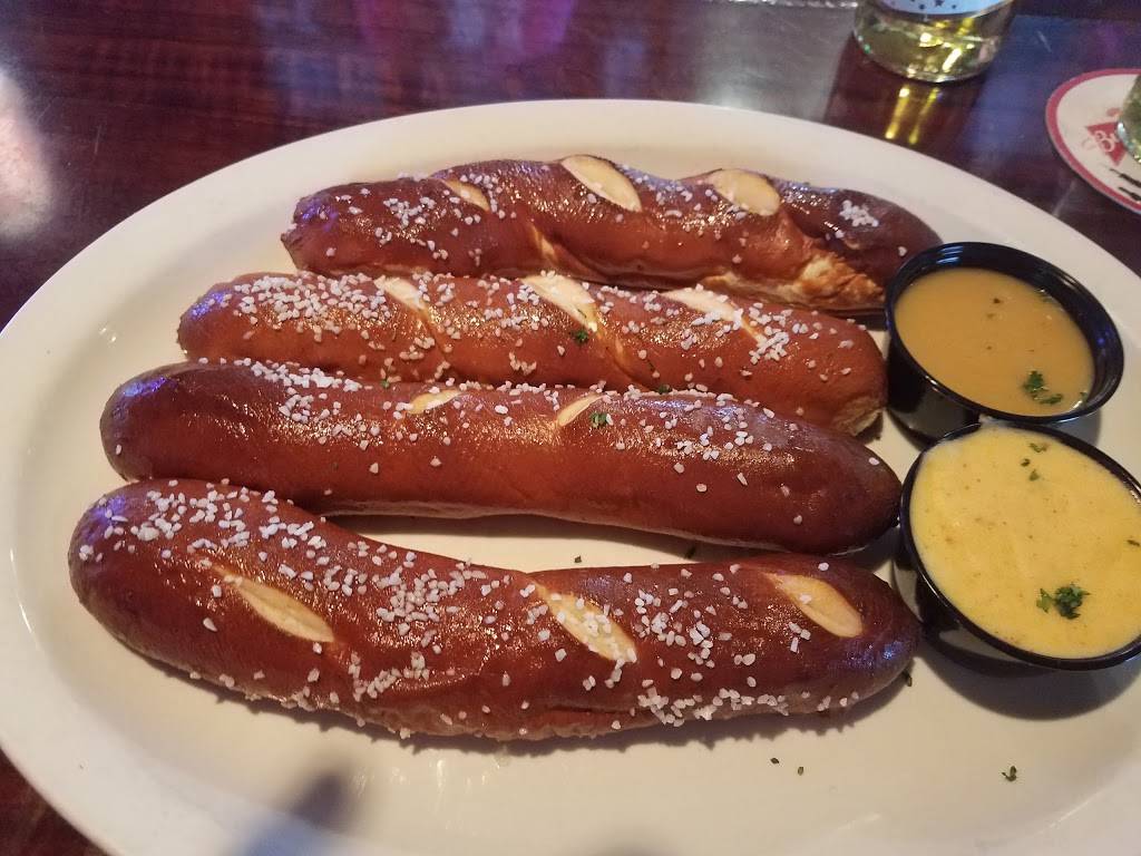 The Evergreen Pub & Grill | restaurant | 1400 W Main St, St. Charles, IL 60174, USA | 3319015142 OR +1 331-901-5142