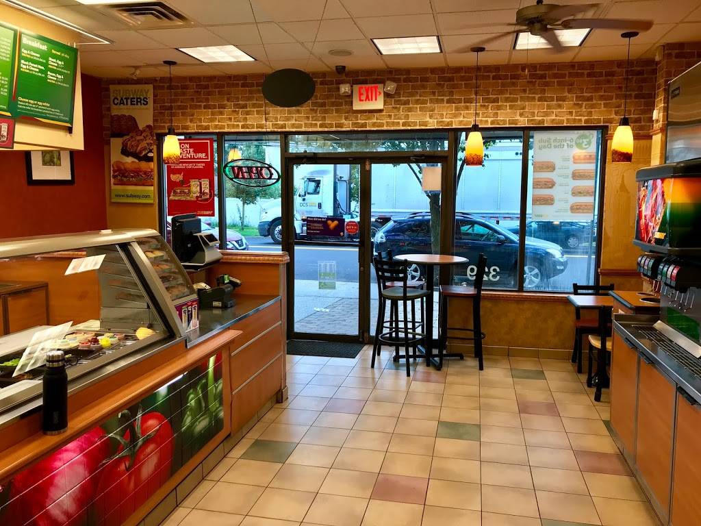 Subway Restaurants | restaurant | 329 Sand Ln, Staten Island, NY 10305, USA | 7189819800 OR +1 718-981-9800