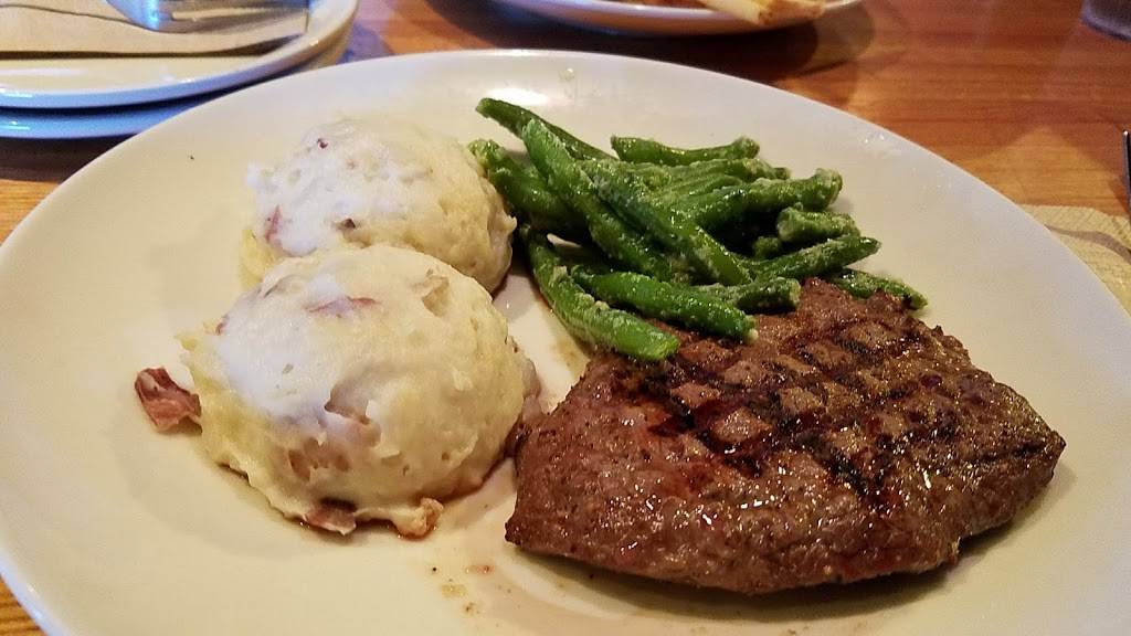 Applebees Grill + Bar | restaurant | 2720 Veterans Road West, Staten Island, NY 10309, USA | 7189431200 OR +1 718-943-1200