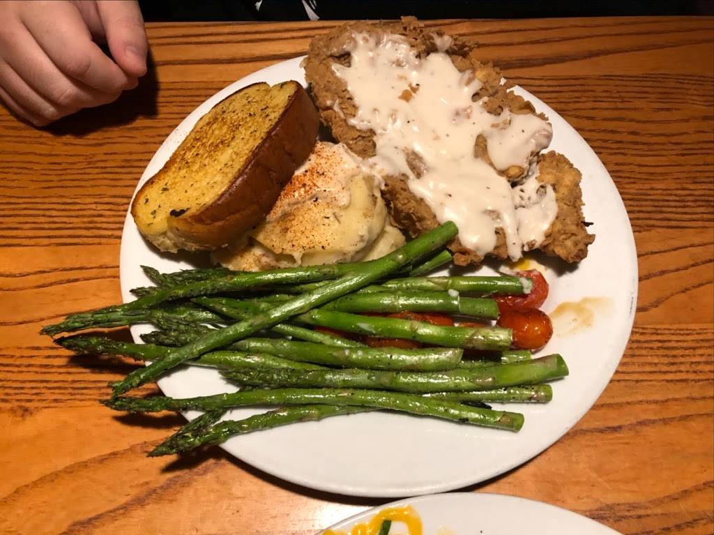 Chilis Grill & Bar | meal takeaway | 6350 North Fwy, Fort Worth, TX 76137, USA | 8172325515 OR +1 817-232-5515