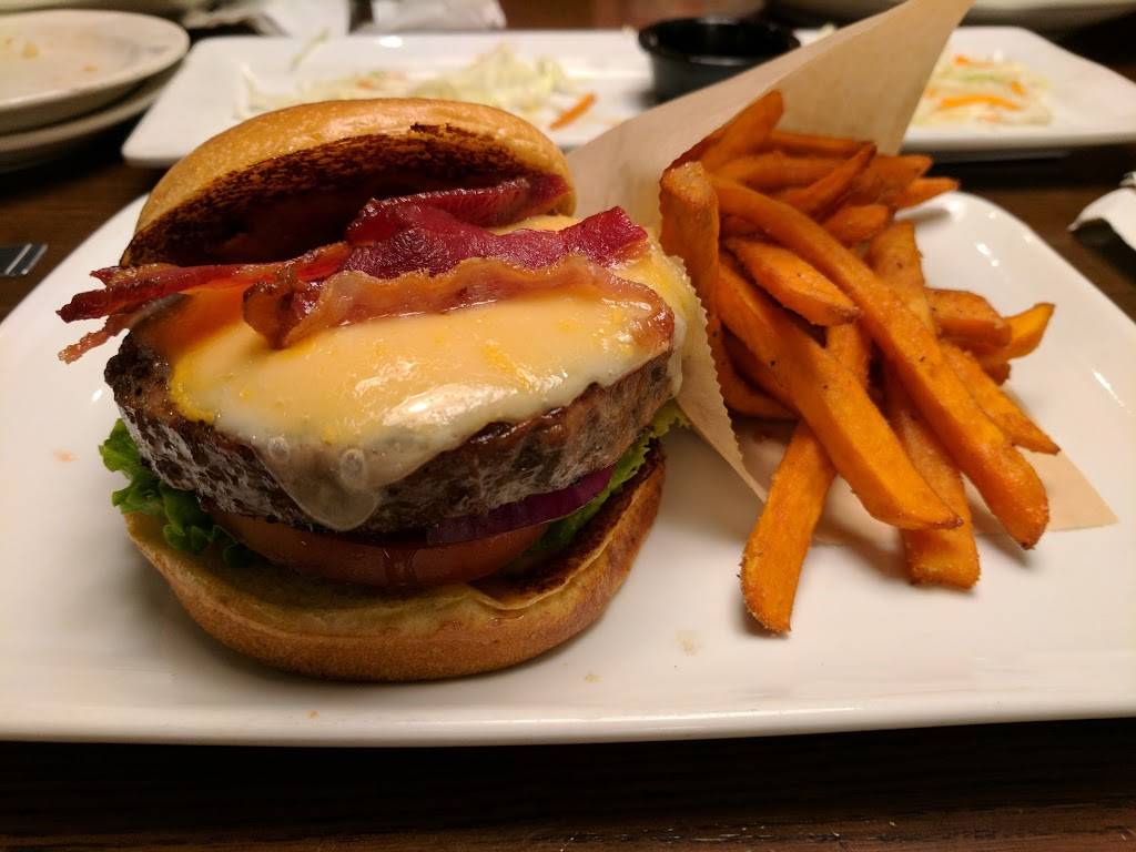 TGI Fridays | restaurant | 7855E Tysons Corner Center, McLean, VA 22102, USA | 7034485470 OR +1 703-448-5470