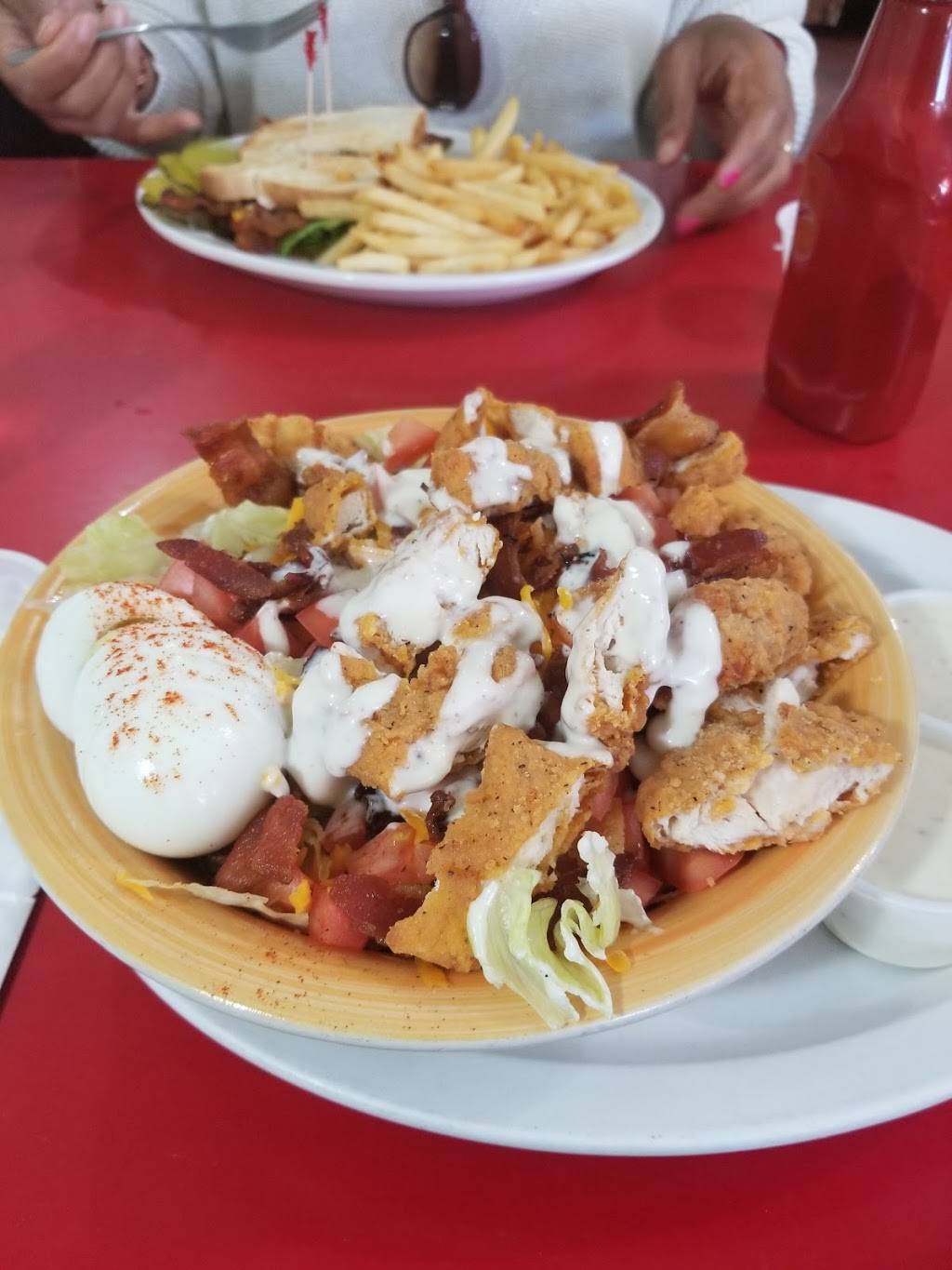 Maxines | restaurant | 1721 S Main St, Rice Lake, WI 54868, USA | 7152341662 OR +1 715-234-1662