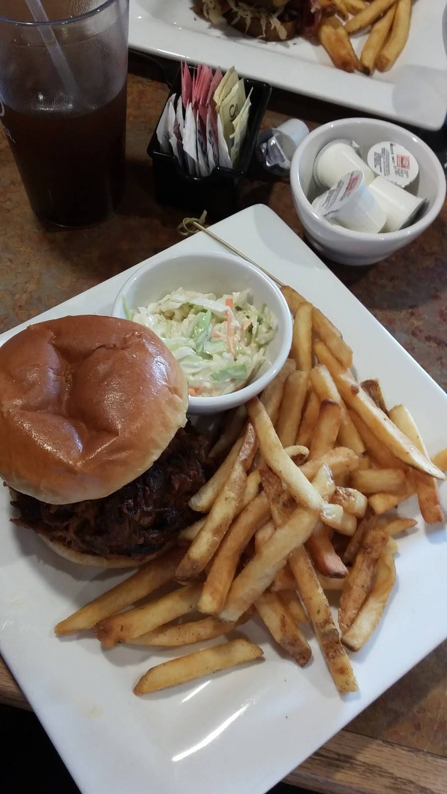 The Cork N Keg Grill | restaurant | 4 Essex Dr, Raymond, NH 03077, USA | 6032441573 OR +1 603-244-1573