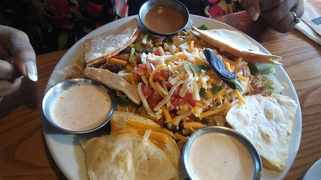 Chilis Grill & Bar | restaurant | 600 Village Green Dr, Gallatin, TN 37066, USA | 6152308267 OR +1 615-230-8267