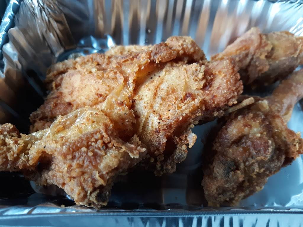 Charles Country Pan Fried Chicken | restaurant | 2461 Frederick Douglass Blvd, New York, NY 10027, USA | 2122811800 OR +1 212-281-1800