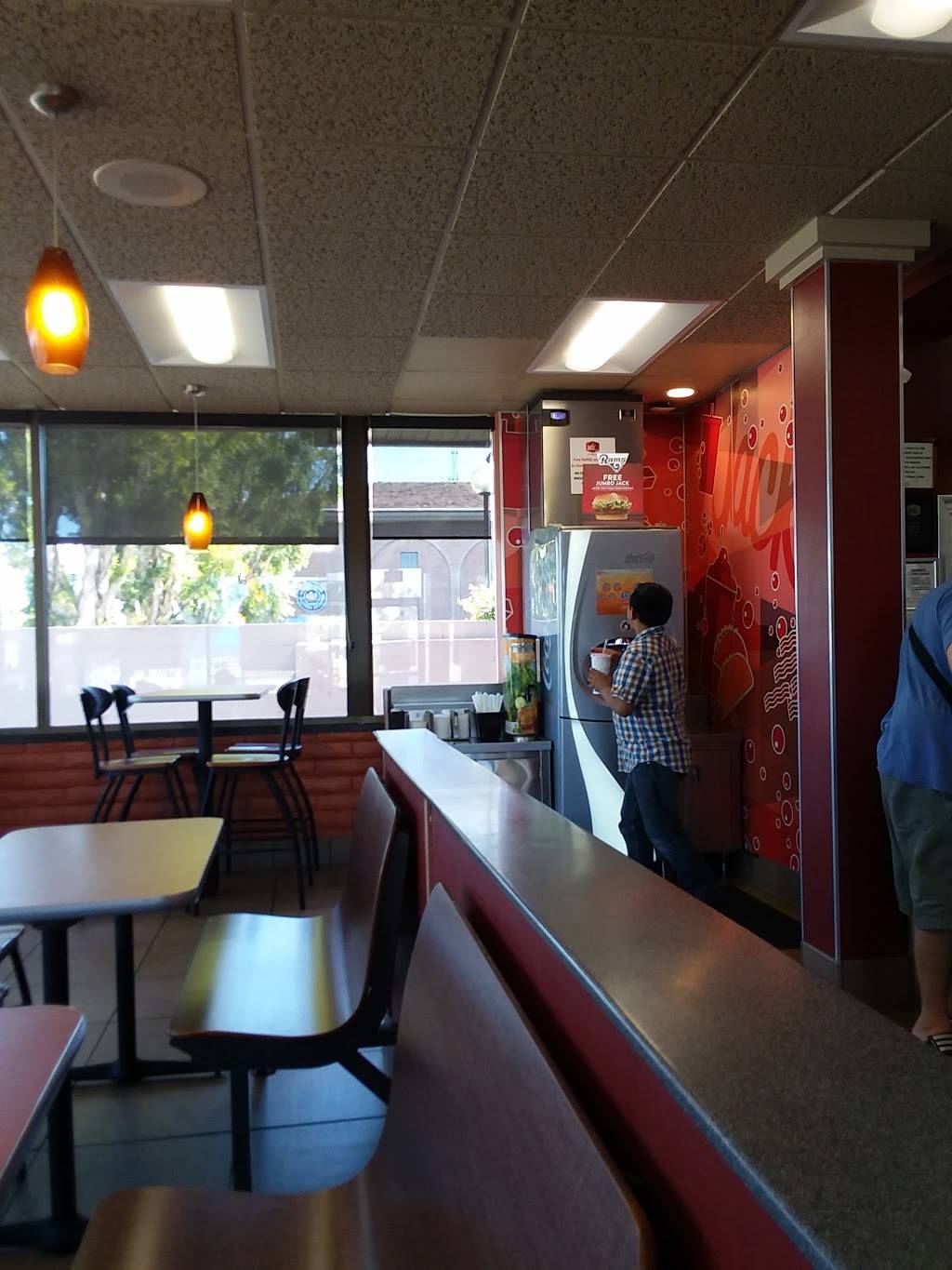 Jack in the Box | restaurant | 22730 Victory Blvd, Woodland Hills, CA 91367, USA | 8187150550 OR +1 818-715-0550
