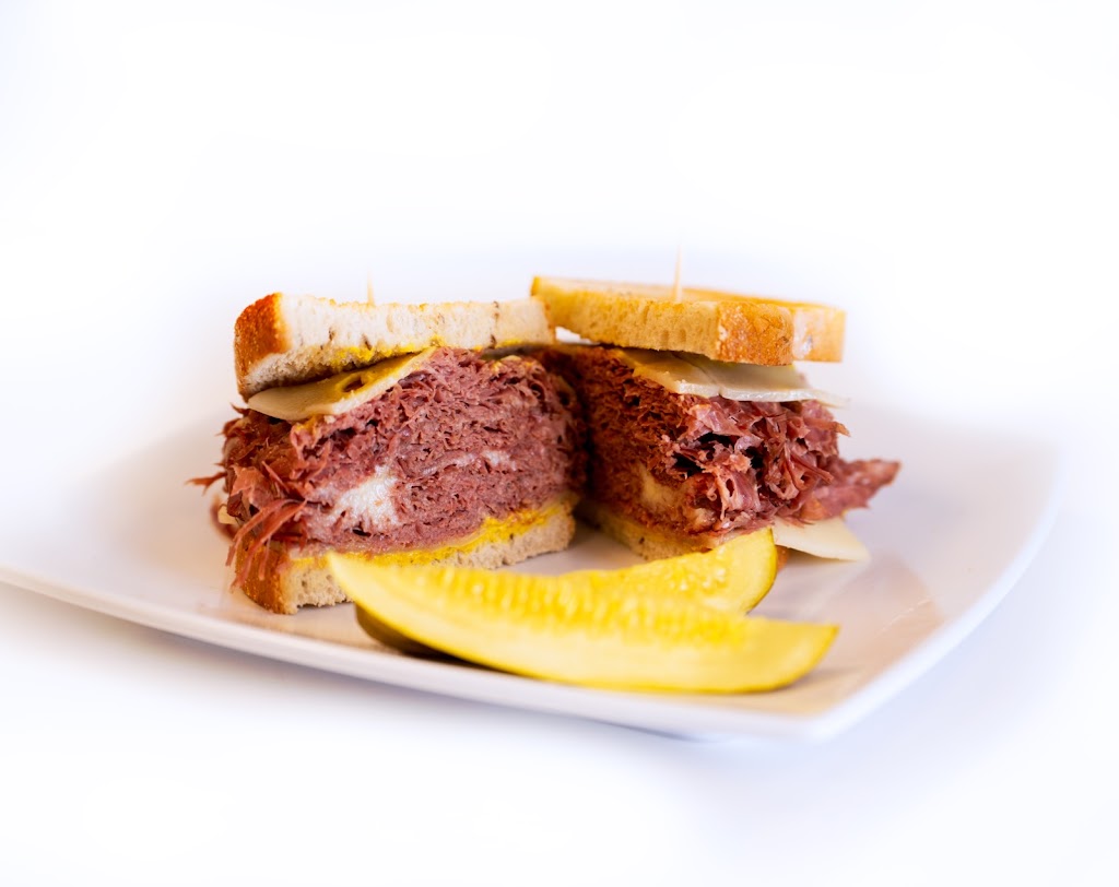 The Smokey Grill | restaurant | 18314 Euclid Ave, Cleveland, OH 44112, USA | 2163317229 OR +1 216-331-7229