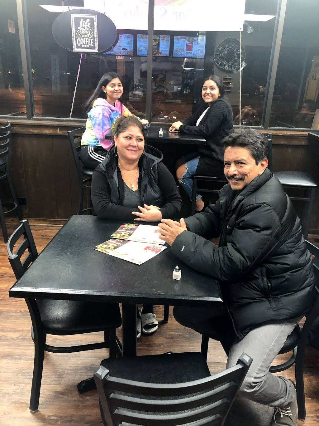 El Senor Sombrero | restaurant | 6300 W 79th St, Burbank, IL 60459, USA | 7086342762 OR +1 708-634-2762