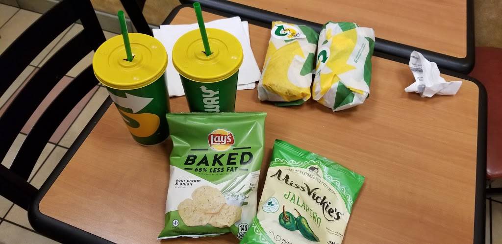 Subway Restaurants | restaurant | Gateway Towne Center, 200 Towne Center Dr #104, Compton, CA 90220, USA | 3108853200 OR +1 310-885-3200