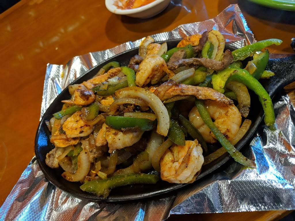 Los Gallos Mexican Grill | restaurant | 2700 W Ridge Rd, Rochester, NY 14626, USA | 5852277718 OR +1 585-227-7718