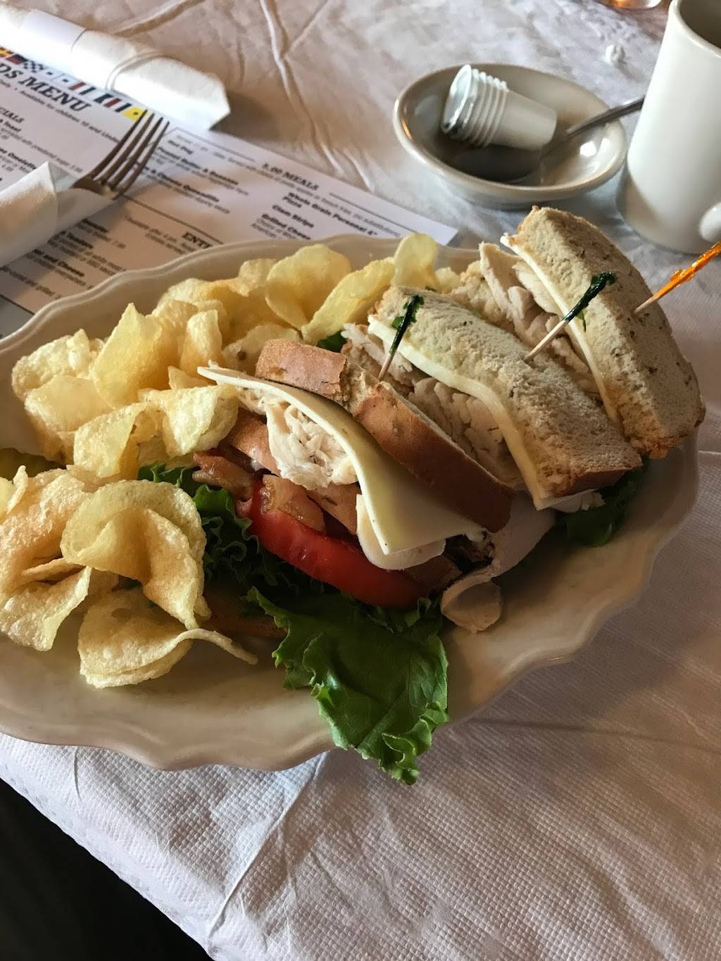 Warrens Station | restaurant | 1406 Coastal Hwy, Fenwick Island, DE 19944, USA | 3025397156 OR +1 302-539-7156