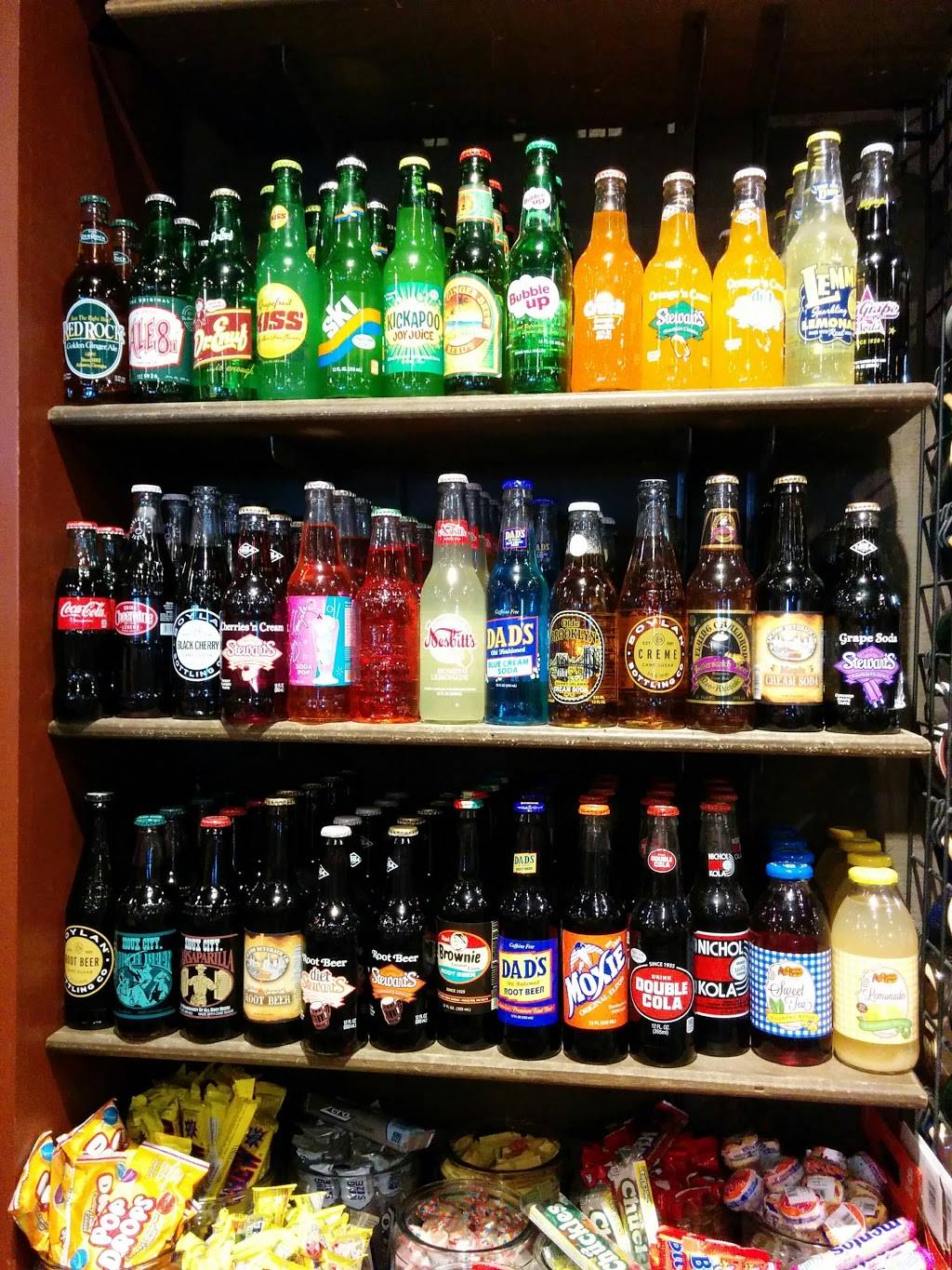 Cracker Barrel Old Country Store | restaurant | 1421 S West, SW Ashworth Pl, Topeka, KS 66604, USA | 7852733393 OR +1 785-273-3393