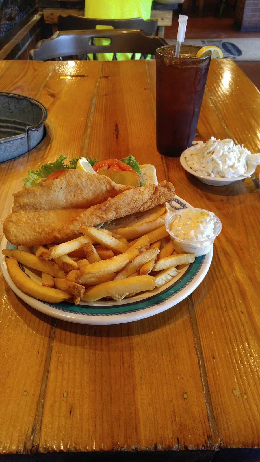 Steamer Oyster & Steakhouse | restaurant | 168 Sea Island Pkwy, Beaufort, SC 29907, USA | 8435220210 OR +1 843-522-0210