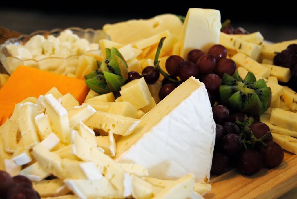 The Chartroom | restaurant | 6049 E 7th St, Long Beach, CA 90840, USA | 5629854090 OR +1 562-985-4090