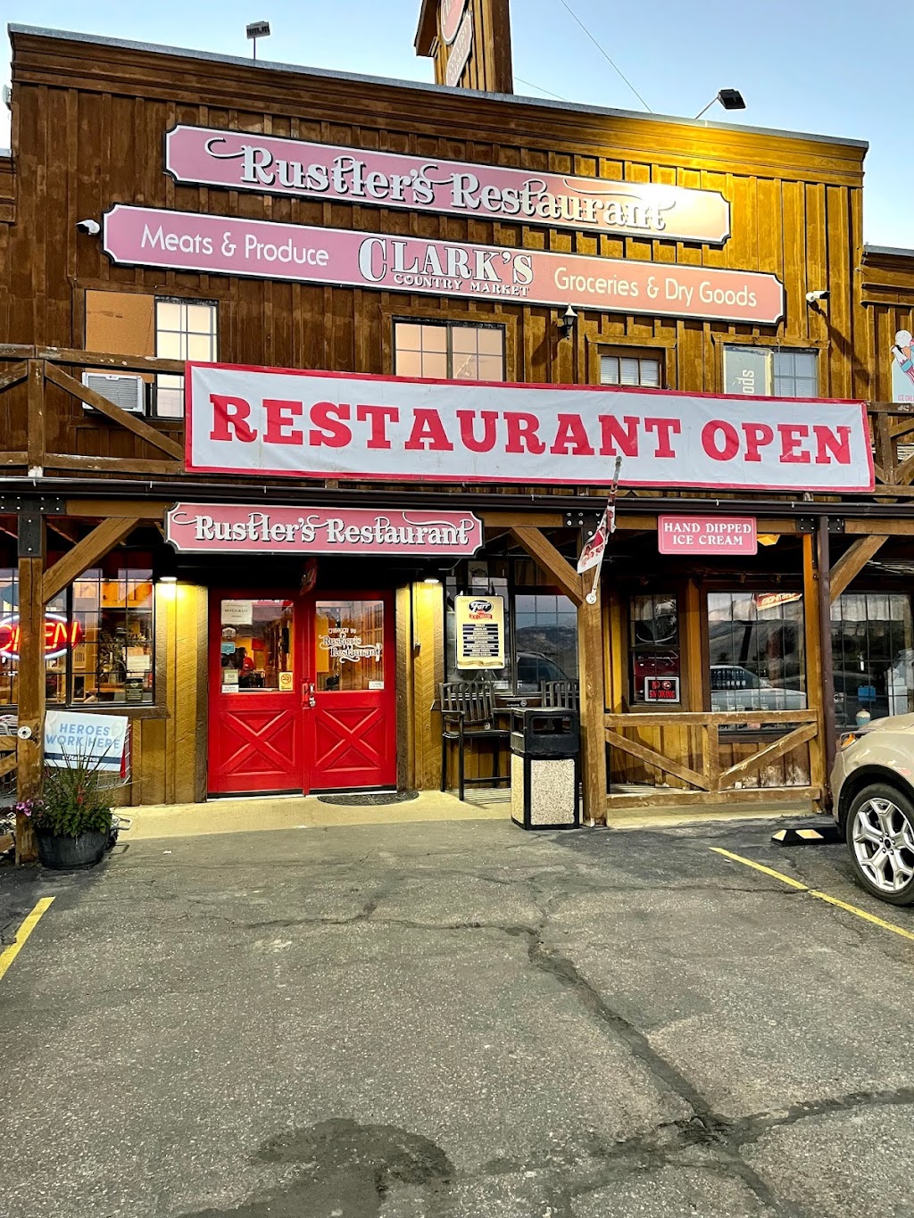 Rustlers Restaurant | restaurant | 141 N Main St, Tropic, UT 84776, USA | 4356798383 OR +1 435-679-8383
