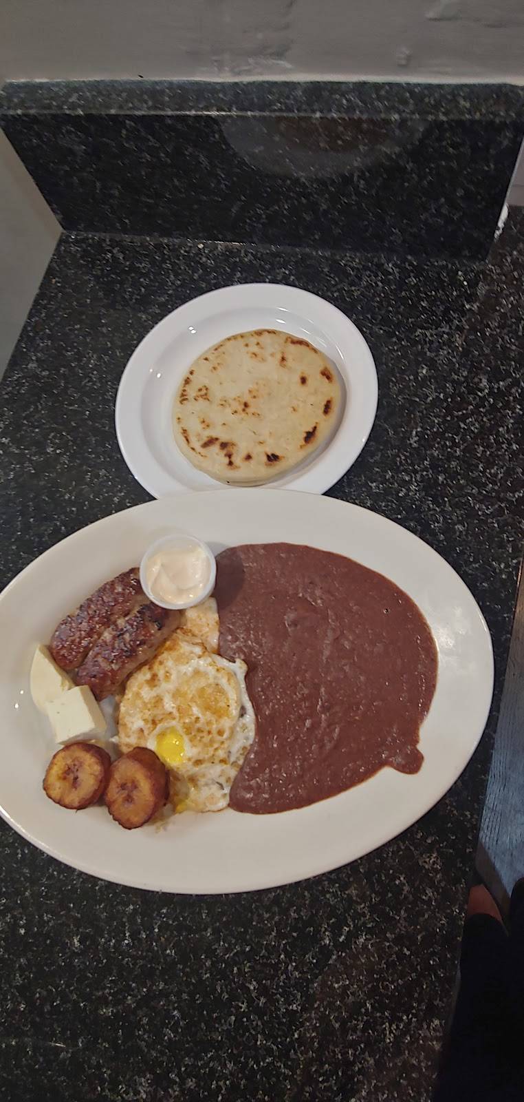 Lainez DELI & pupuseria | restaurant | 459 River St, Paterson, NJ 07524, USA | 9737824414 OR +1 973-782-4414