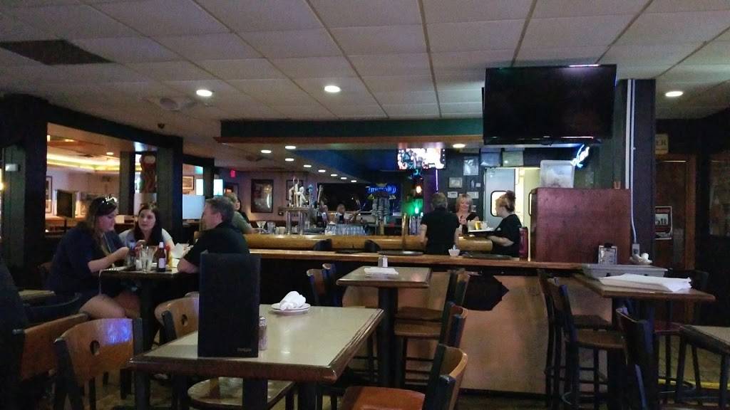 Bottoms Up Bar & Grill | restaurant | 1696 Thornton Lansing Rd, Lansing, IL 60438, USA | 7084183877 OR +1 708-418-3877
