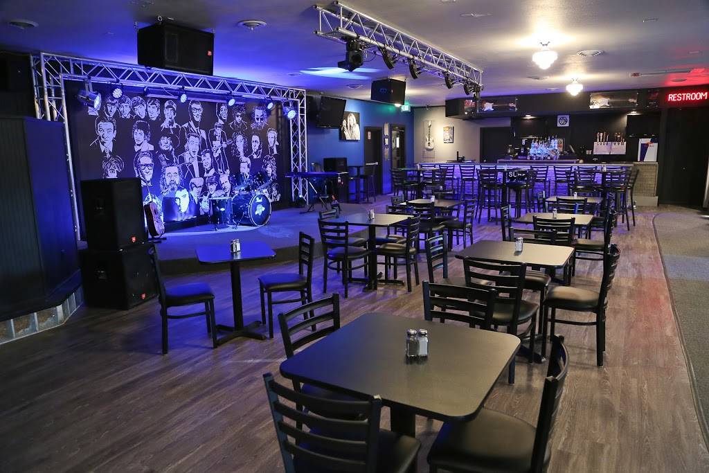 Surf District Rock n Roll Grill | restaurant | 619 Buddy Holly Pl, Clear Lake, IA 50428, USA | 6413571222 OR +1 641-357-1222