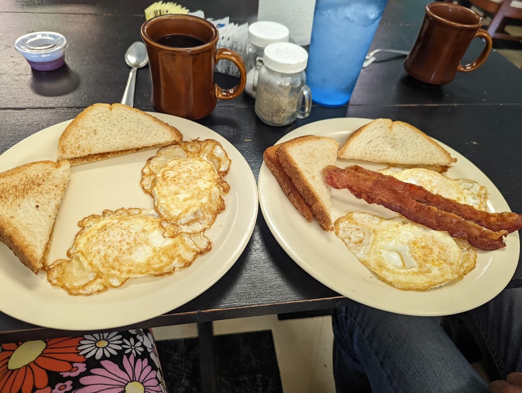 Chuckwagon | restaurant | 211 S Main St, McLean, TX 79057, USA | 8067790600 OR +1 806-779-0600