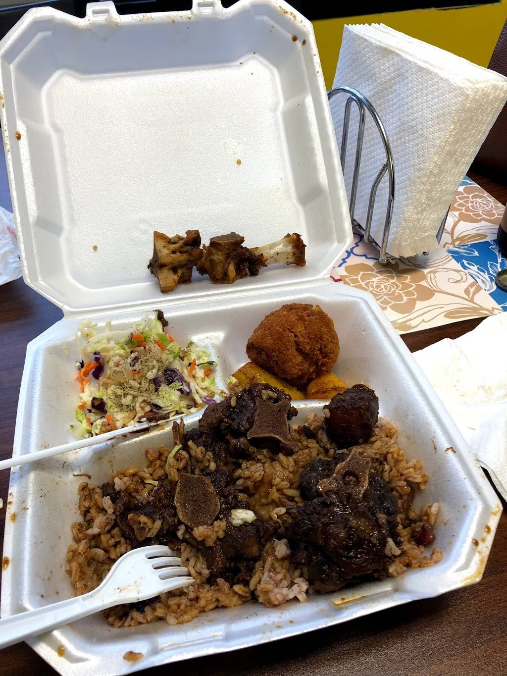Jamaican Daves | restaurant | 530 Division Ave S, Grand Rapids, MI 49503, USA | 6164587875 OR +1 616-458-7875