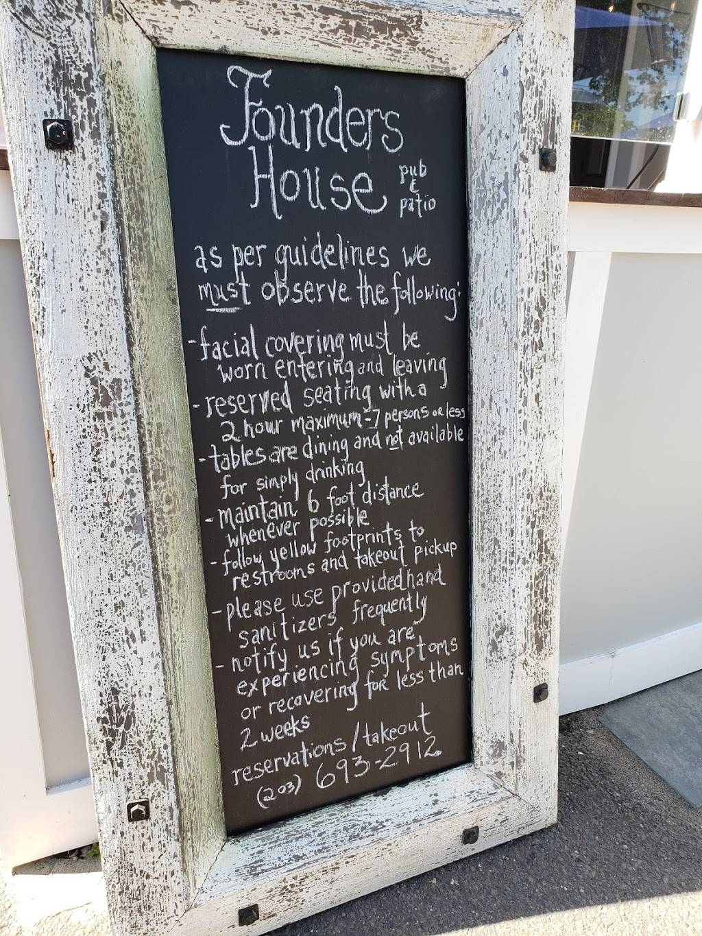 Founders House Pub & Patio | restaurant | 117 Broad St, Milford, CT 06460, USA | 2036932912 OR +1 203-693-2912