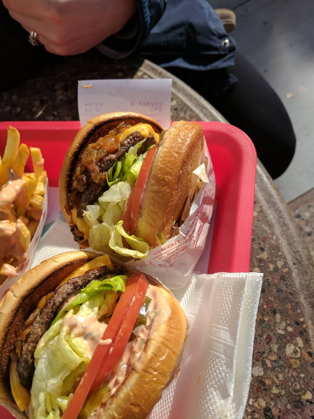 In-N-Out Burger | restaurant | 2131 County Center Dr, Santa Rosa, CA 95403, USA | 8007861000 OR +1 800-786-1000