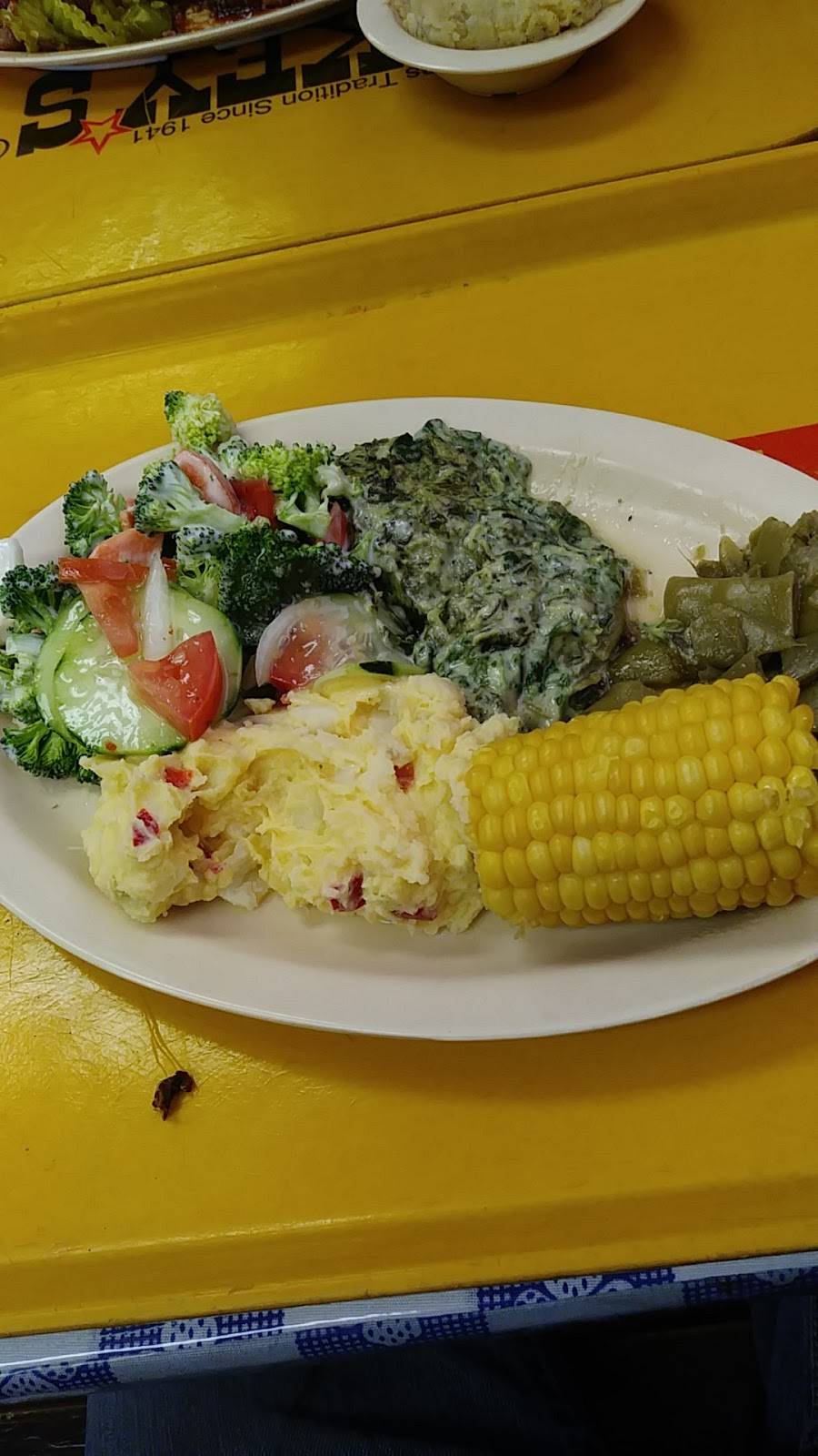 Dickeys Barbecue Pit | restaurant | 3254 Irving Blvd, Dallas, TX 75247, USA | 2146385123 OR +1 214-638-5123