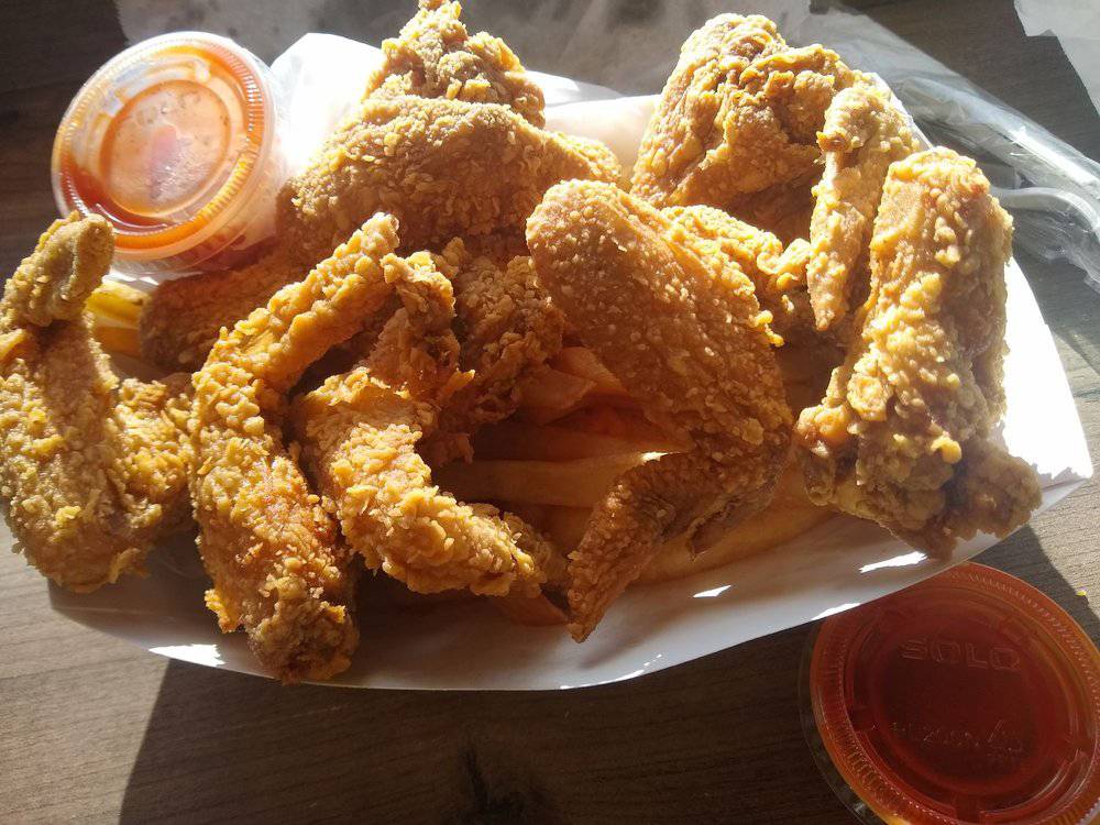 Harolds Chicken on Broadway | meal takeaway | 3933 North Broadway, Chicago, IL 60613, USA | 7739008518 OR +1 773-900-8518