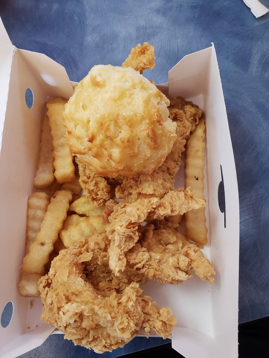 Churchs Chicken | restaurant | 242 E Capitol Dr, Milwaukee, WI 53212, USA | 4149612512 OR +1 414-961-2512