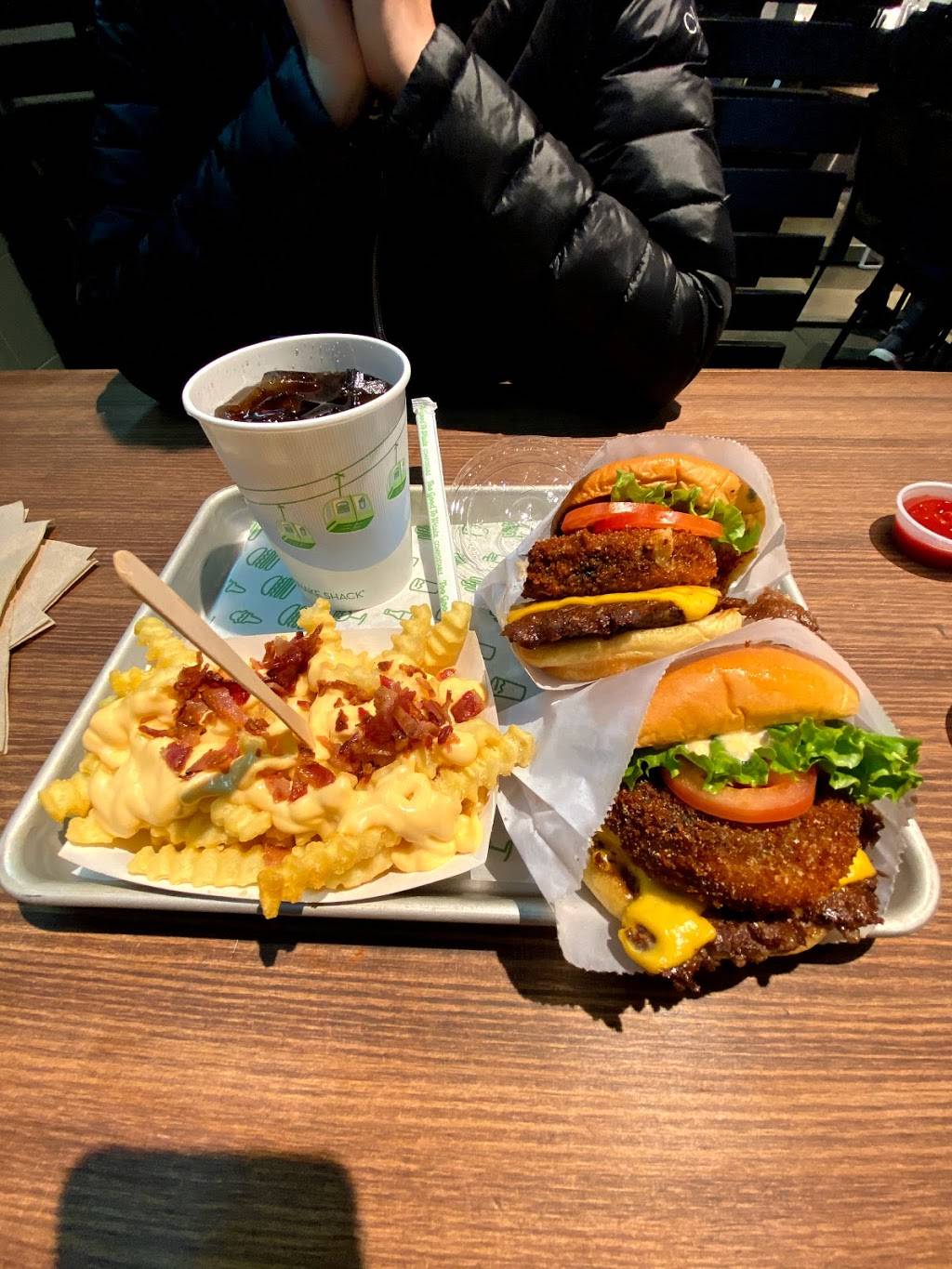 Shake Shack | restaurant | 795 Haddonfield Rd, Cherry Hill, NJ 08002, USA | 8563829870 OR +1 856-382-9870
