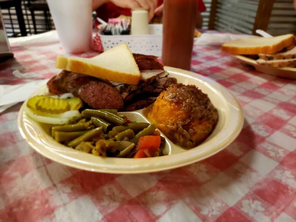 DeeWillies BBQ | restaurant | 12130 OConnor Rd, San Antonio, TX 78233, USA | 2103877452 OR +1 210-387-7452