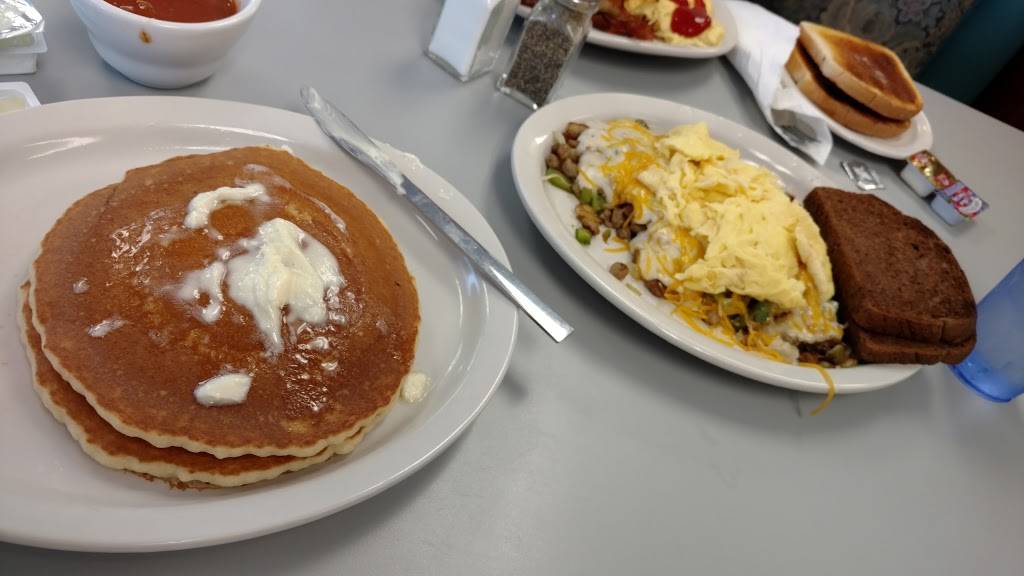 Apple Valley Pancake House | restaurant | 500 E Wisconsin Ave, Appleton, WI 54911, USA | 9202213661 OR +1 920-221-3661