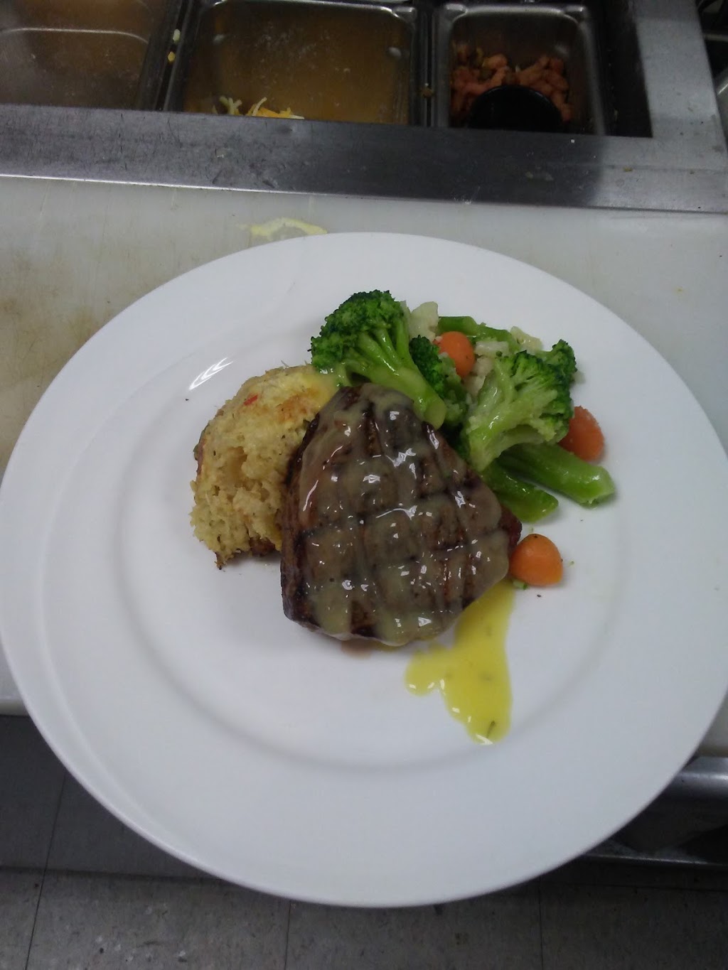 Gateway Bar and Grill | restaurant | 631 Huron Rd E, Cleveland, OH 44115, USA | 2166587300 OR +1 216-658-7300