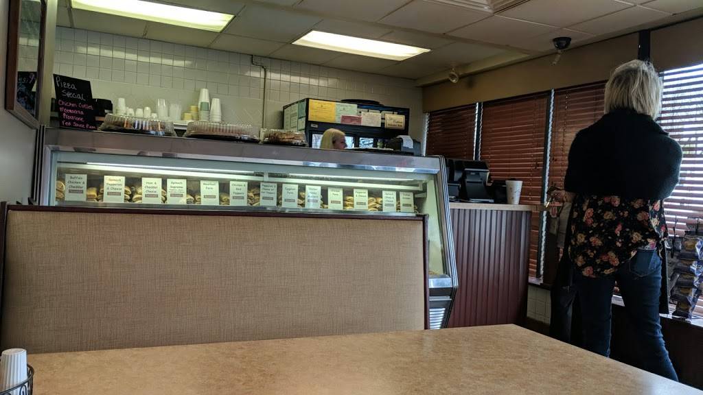 Tomasellis Restaurant & Catering | restaurant | 693 Oaklawn Ave, Cranston, RI 02920, USA | 4014644666 OR +1 401-464-4666