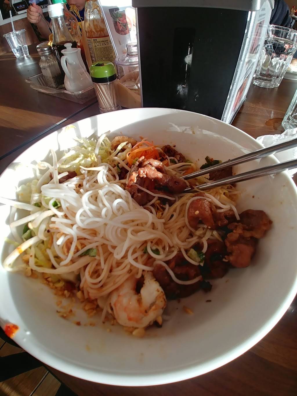 Mi Gia KC | restaurant | 6569 N Oak Trafficway, Gladstone, MO 64118, USA | 8162148048 OR +1 816-214-8048