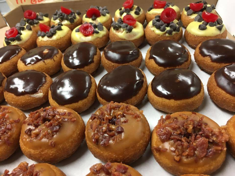 Peace, Love and Little Donuts of North Canton | bakery | 1310 S Main St, North Canton, OH 44720, USA | 3305266123 OR +1 330-526-6123