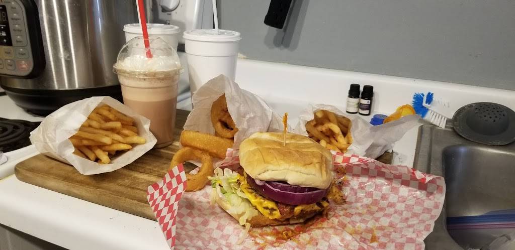 Kato Burger Pit | restaurant | 1633 Monks Ave #150, Mankato, MN 56001, USA | 5073821923 OR +1 507-382-1923