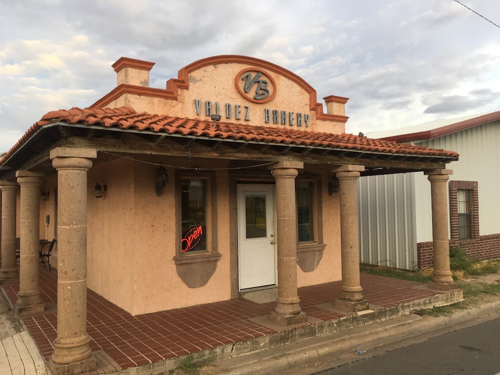 Valdez Bakery & Pizzas | restaurant | 204 S Main St, Cotulla, TX 78014, USA | 8308793450 OR +1 830-879-3450