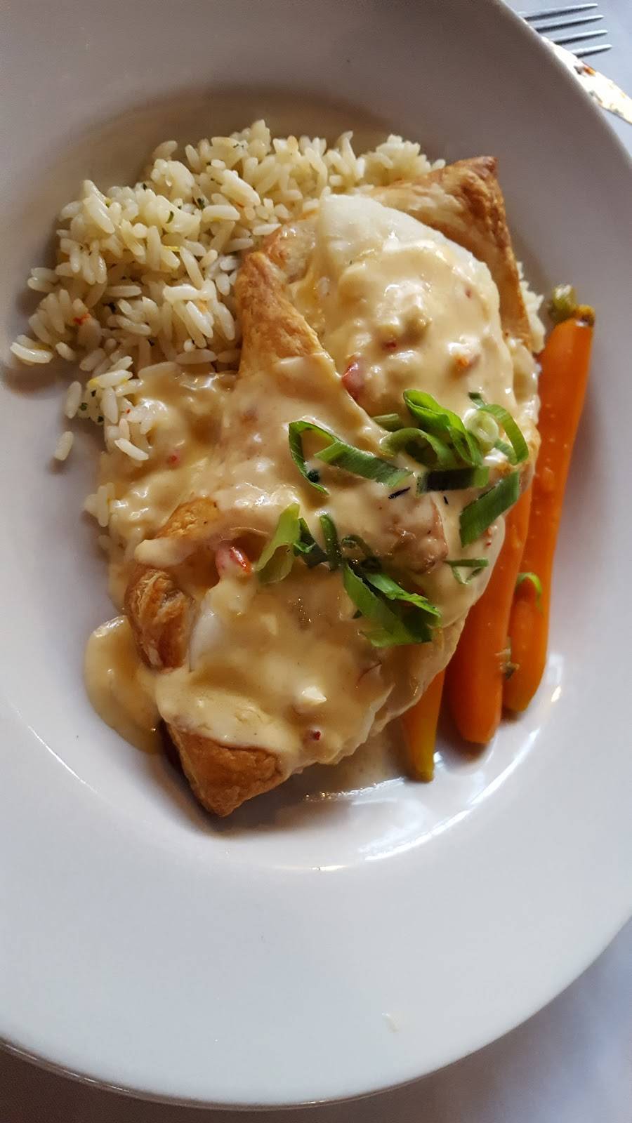 Waterfront Restaurant | restaurant | 1 Lighthouse Inn Rd, West Dennis, MA 02670, USA | 5083982244 OR +1 508-398-2244