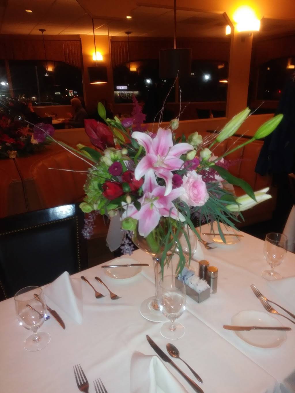 Carriage House | restaurant | 4030 Lee Hwy, Arlington, VA 22207, USA | 7035257899 OR +1 703-525-7899