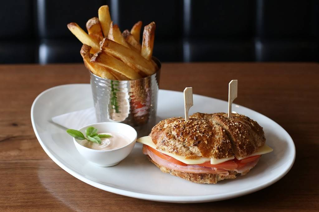 Romy’s Restaurant & Lounge | restaurant | 15218 Yonge St, Aurora, ON L4G 1L9, Canada | 9055037669 OR +1 905-503-7669