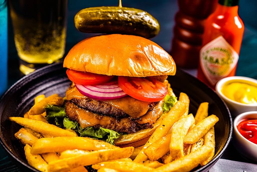 Tavern on the Point | restaurant | 6724 N Northwest Hwy, Chicago, IL 60631, USA | 7738676300 OR +1 773-867-6300