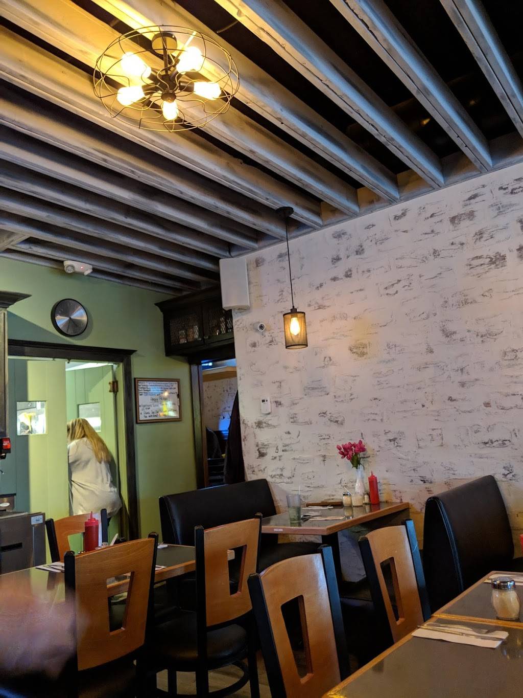 DiCillo Tavern | restaurant | 6088 Mayfield Rd, Mayfield Heights, OH 44124, USA | 4404422755 OR +1 440-442-2755