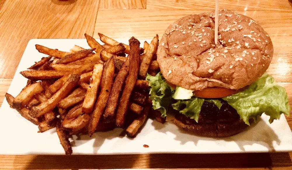 Bauers 66 1/2 | restaurant | 1700 McHenry Ave 66 1/2, Modesto, CA 95350, USA | 2099851199 OR +1 209-985-1199